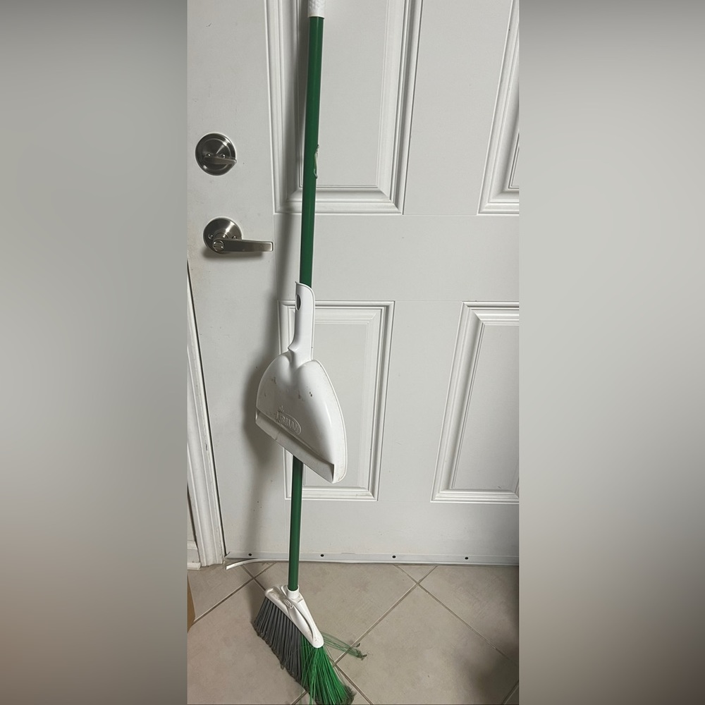 Detachable stick w/ scoop